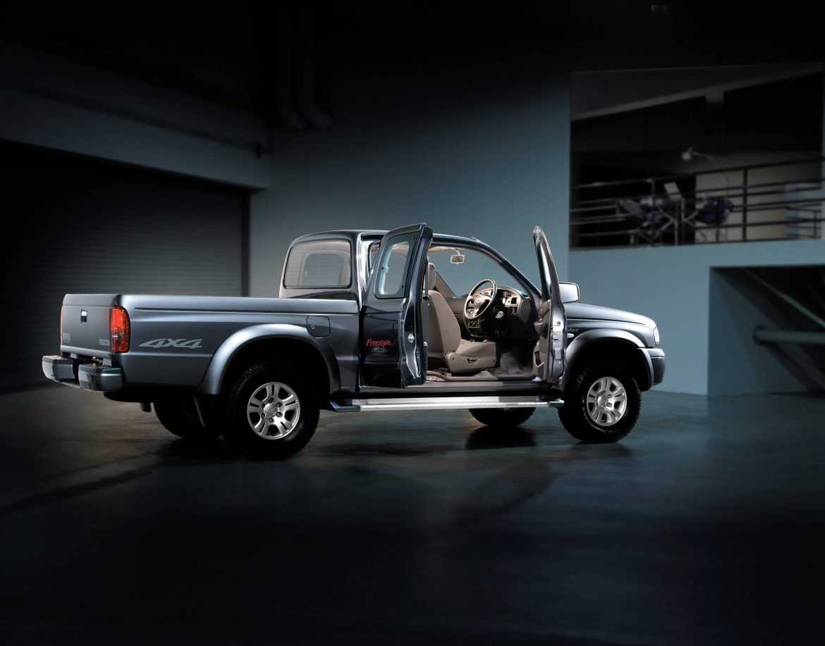 01-Mazda Fighter Freestyl Cab_2000_2