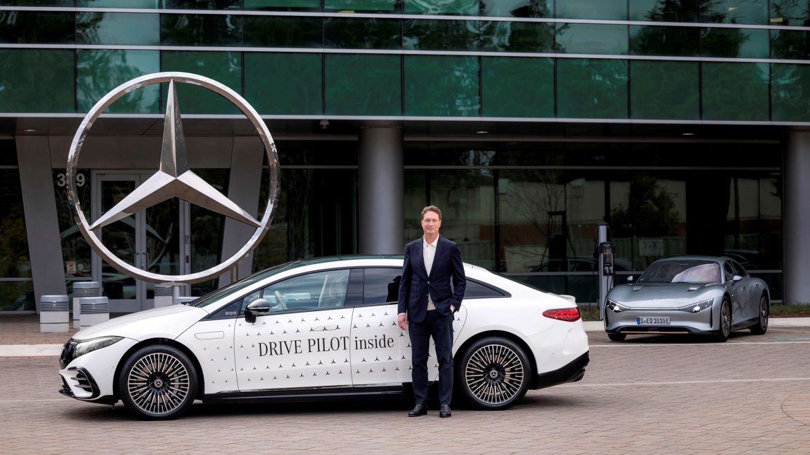 Mercedes-Benz_เมอร์เซเดส-เบนซ์ ฉลองครบรอบ 30 ปี ใน Silicon Valley
