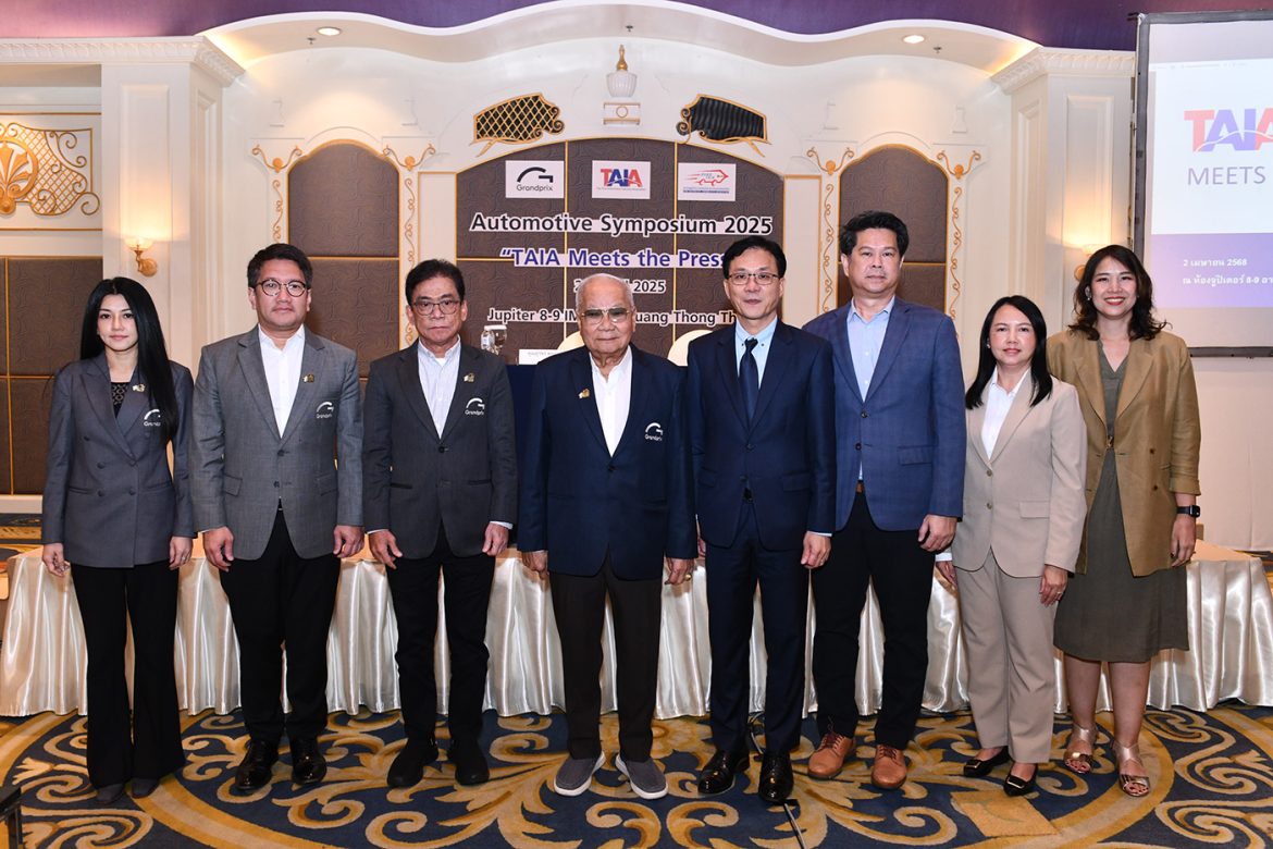 1.ผู้บริหาร TAIA ถ่ายภาพร่วมกับผู้บริหาร Bangkok International Motor Show และTAJA
