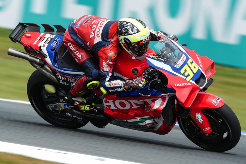 This image has an empty alt attribute; its file name is PMotoGP-%E0%B8%AA%E0%B8%99%E0%B8%B2%E0%B8%A110-04-1024x683.jpg